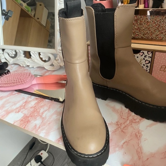 Nude chunky boots - Picture 2 of 2